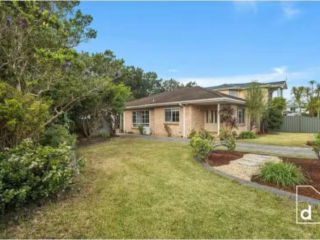 7 Dalton Avenue, Towradgi House for rent Listed by Sarah Eagl.