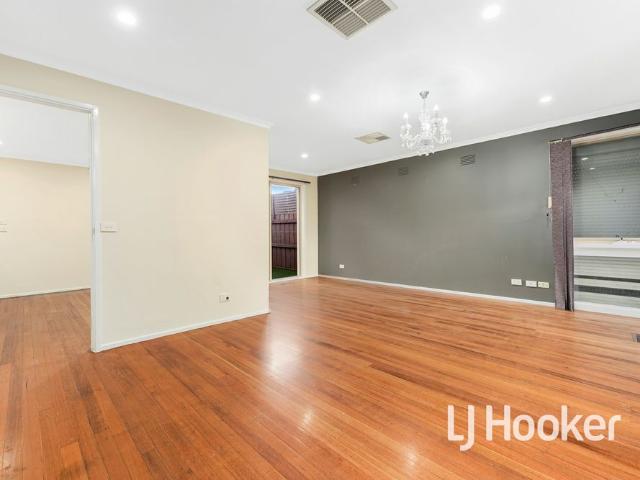 7 Delacombe Drive, Hampton Park VIC