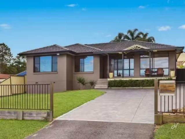 7 Eyre Crescent, San Remo House for rent Listed by Adrian Tat.