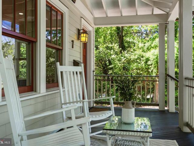 7 E Walnut Street