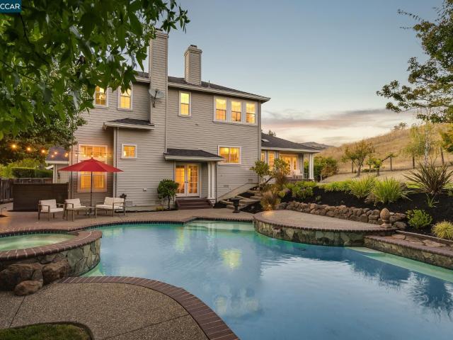 7 Eastward Ln