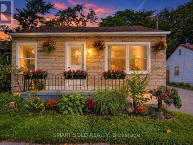 7 Elmwood Avenue, St. Catharines, ON, L2R 2T5 house for sale | Listing ID X13764 | Royal LePage