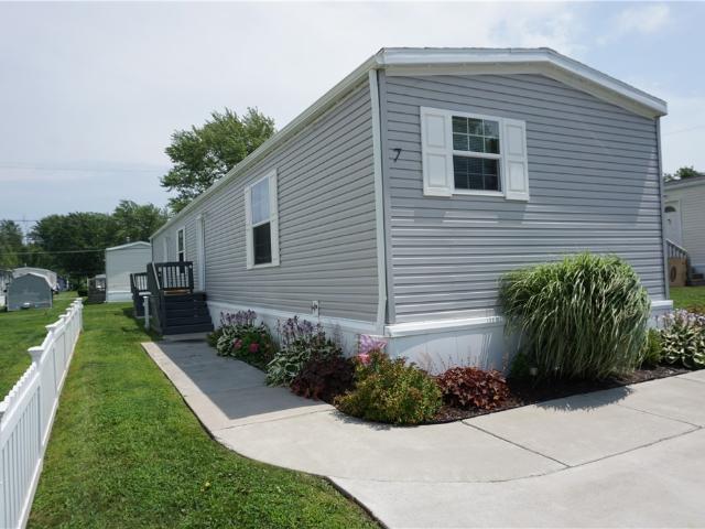 7 Farmingdale Drive