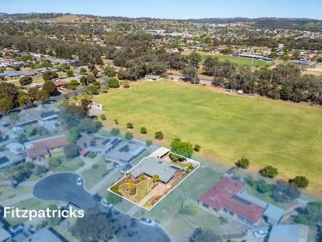 7 Finch Place, Mount Austin, NSW 2650