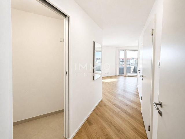7. Floor Directly at the main train station: Commission free