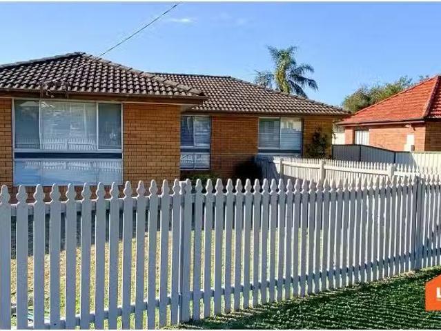 7 Floraville Road, Belmont House for rent Listed by Leah Jay.