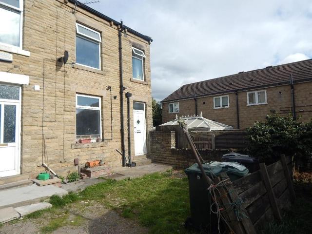 7 Garden Croft 2 bed terraced house to rent £700 pcm £162 pw