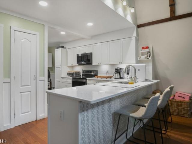 7 Glen Dr