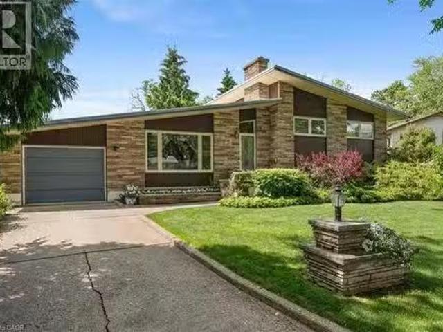 7 Glenayr Place, St. Catharines, ON, L2T 2A2 house for sale.