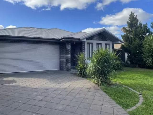 7 Glenshee Close, Dubbo House for rent Listed by Renay Armstr.