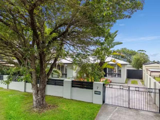 7 Hazel Close, BERKELEY VALE House for rent Listed by Amy Mck.