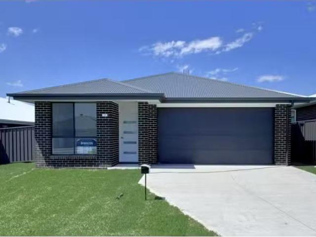 7 Heaghney Street, LOCHINVAR House for rent Listed by Tom Cro.