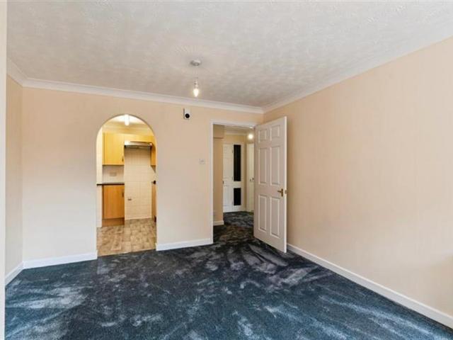 7 Hedingham Place, Spring Way CO9 1 bed retirement property to rent £900 pcm £208 pw
