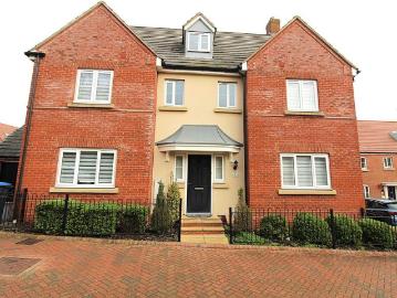 7, Hemel Hempstead HP3 6 bed detached house to rent £3,750 pcm £865 pw