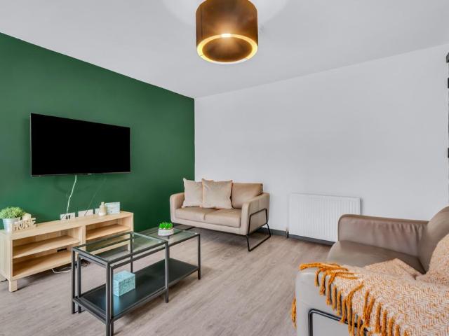 7 HESSLE WALK Leeds LS6 1EJ