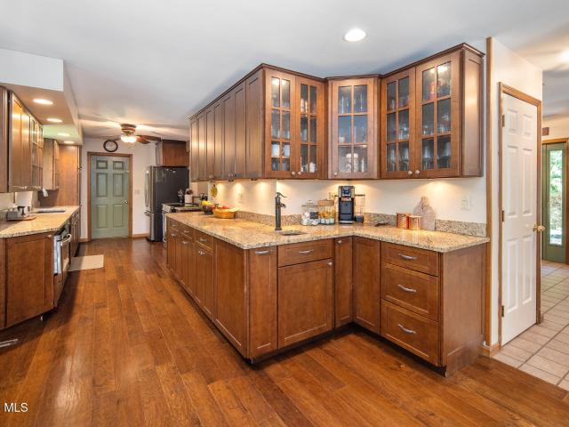 7 Hickory Lane