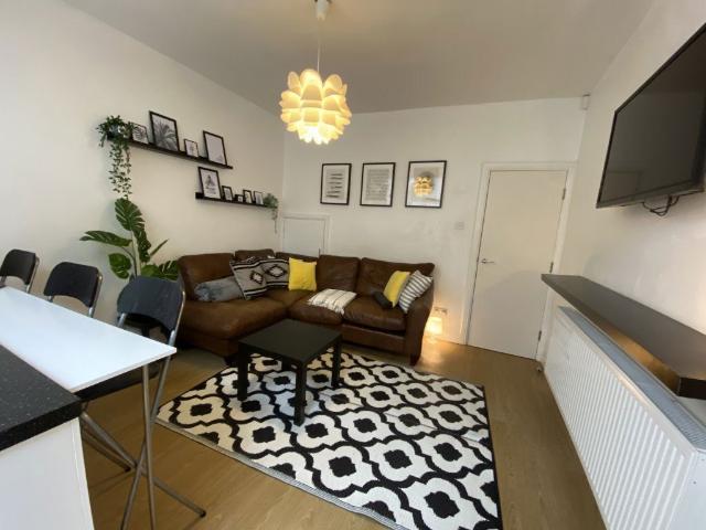 7 Holly Grove B29, 5 bed shared accommodation to rent, £2,708 pcm | PrimeLocation