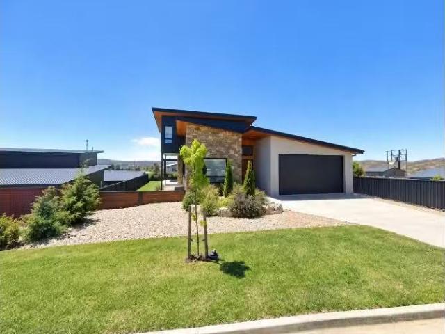7 Jagungal Close, Jindabyne House for rent Listed by Julie Hi.