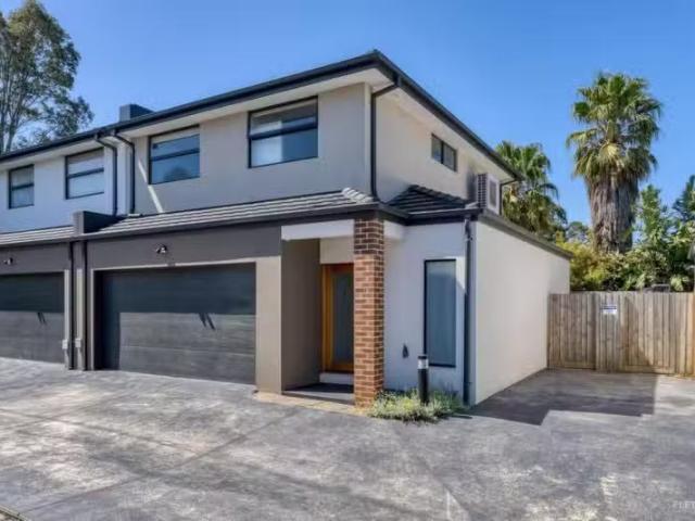 7 Kalanchoe Place, Berwick VIC 3806 Townhouse Auction
