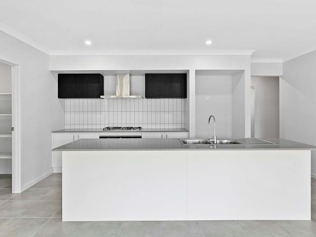 7 Katherine Way Nikenbah, QLD 4655