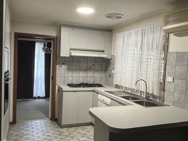 7 Lady Penrhyn Avenue Mill Park, VIC 3082