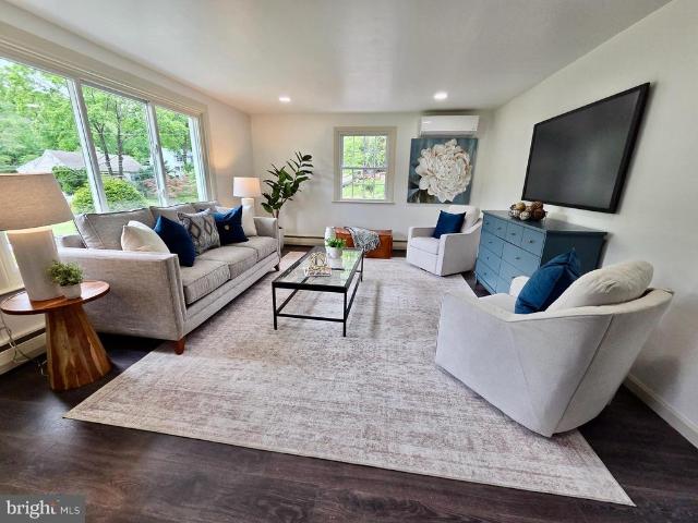 7 Laurel Lane