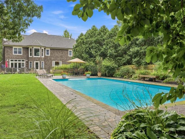 7 Lauro Ridge Court