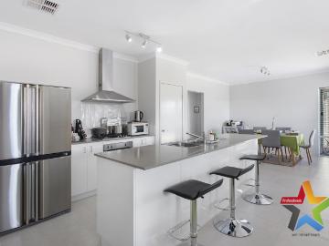 7 Leonara StreetAveley WA 6069, Australia
