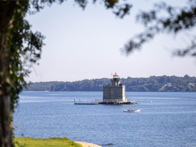 7 Lighthouse Point