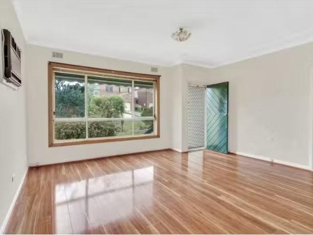 7 Lionel Street, Ingleburn House for rent Listed by Michael M.