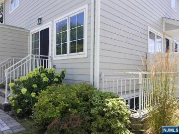 7 Lindley Avenue