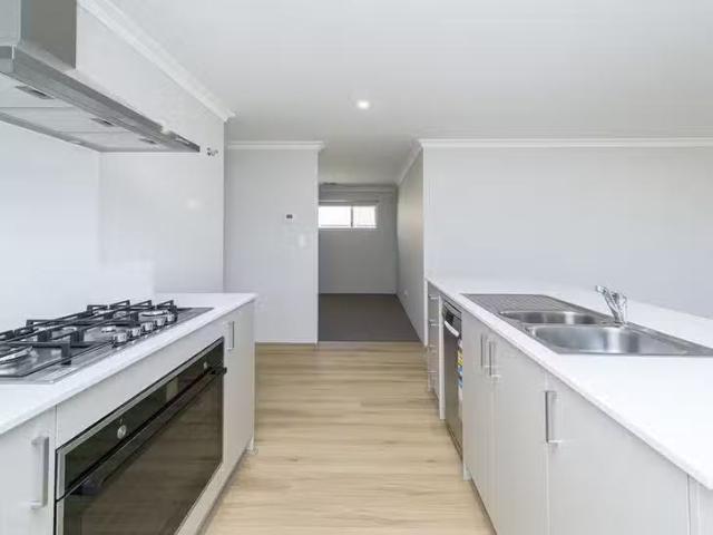 7 Parktree Avenue, Yanchep, WA 6035