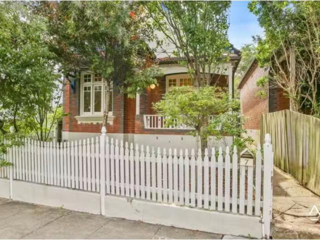 7 Park Road, Marrickville House for rent Listed by Daniel Alv.