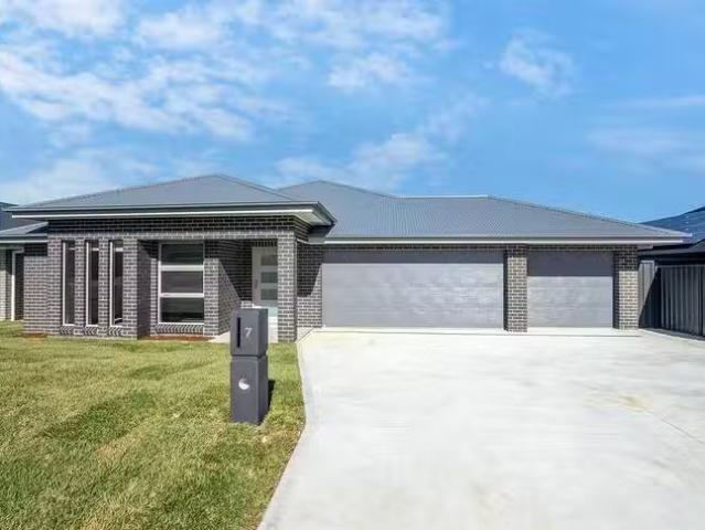 7 Parklands Way, Orange, NSW 2800