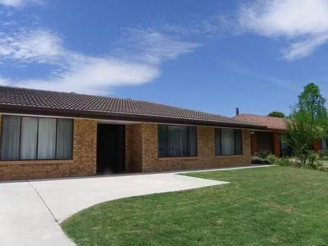 7 Phyllis Crescent, ARMIDALE House for rent Listed by Propert.
