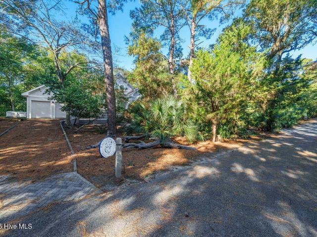 7 Red Bay Court