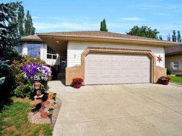 Red Deer, Alberta - Fireplace, Deck, Equipped kitchen