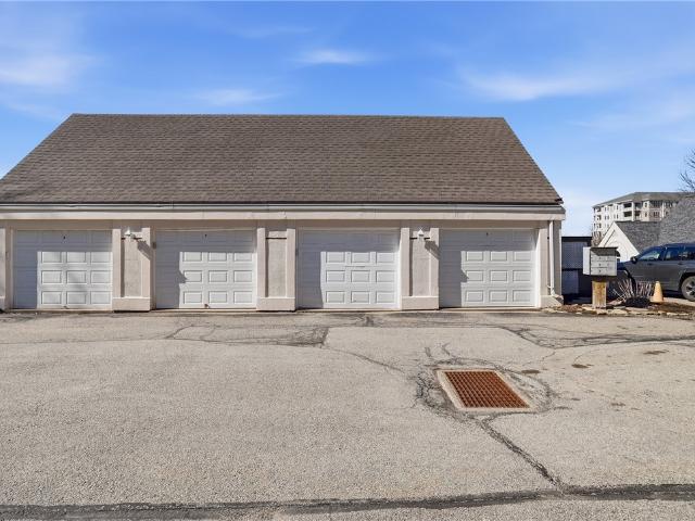 7 Ridgemead Fields Dr