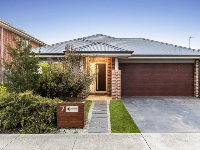 7 Rocky Point Road