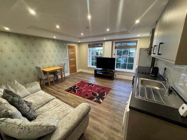 7 Rock House, Old Hill, Wolverhampton, West Mindlands, WV6 8QB