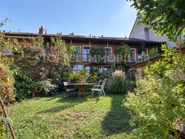 Geräumiges Dorfhaus mit authentischem Charme – Alleiner Agent