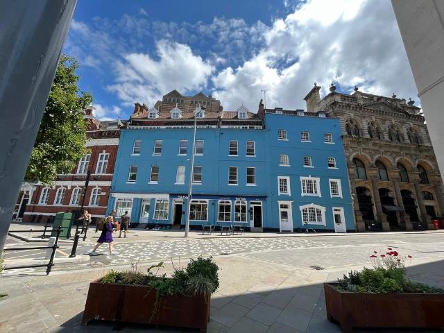 7 St Stephens Street, City Centre. 6 bed maisonette to rent £4,530 pcm £1,045 pw