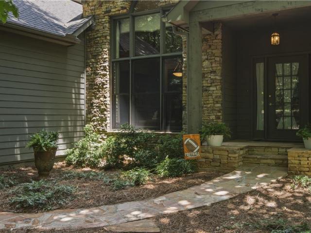 7 Summit Drive E