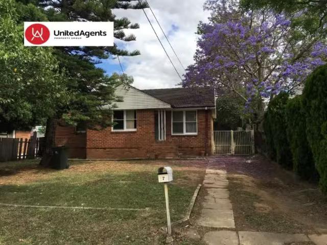 7 Sutton Road, ASHCROFT House for rent Listed by Paul Davidof.