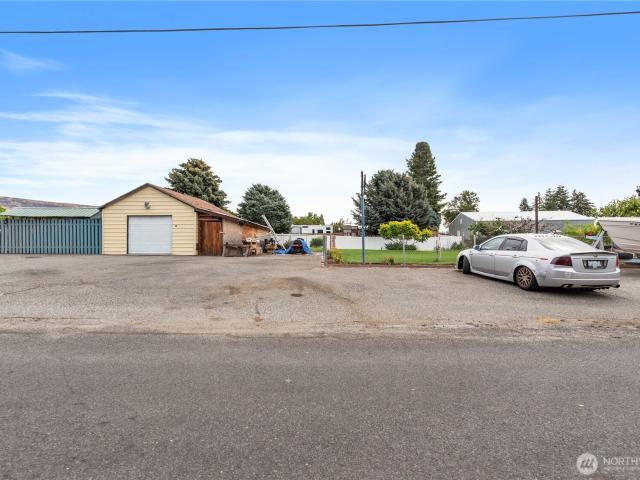 7 S Roland Avenue