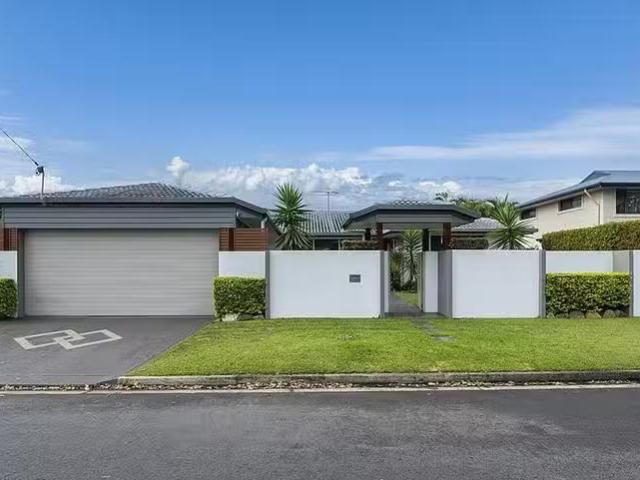 7 Sandpiper Drive, Burleigh Waters, QLD 4220