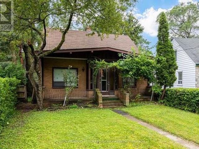 7 Saunders Crescent, Toronto, ON, M8Y 2P7 house for sale | Listing ID W13585 | Royal LePage
