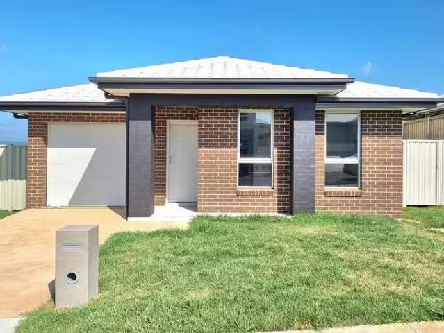7 Sebring Street, Menangle Park, NSW 2563
