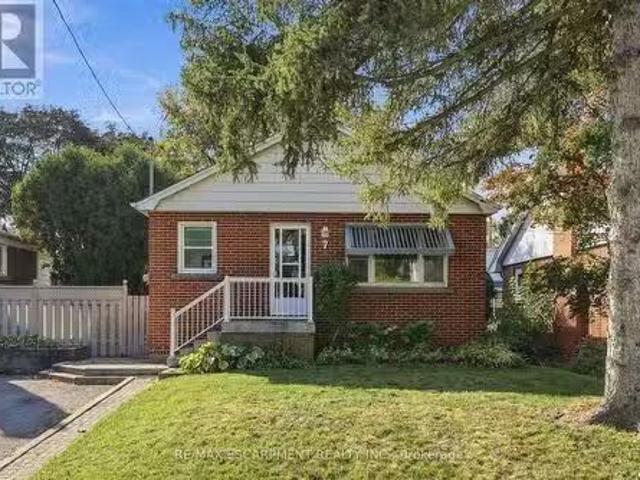 7 Sheldon Street, Hamilton, ON, L9H 4P3 house for sale List.
