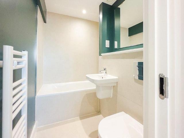 7 Spinners Way, Manchester M15, 2 bed flat to rent, £1,150 pcm | PrimeLocation